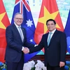 Thủ tướng Phạm Minh Chính và Thủ tướng Australia Anthony Albanese chụp ảnh chung. (Ảnh: Dương Giang/TTXVN)