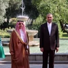 Ngoại trưởng Iran Hossein Amir-Abdollahian (phải) và Ngoại trưởng Saudi Arabia Faisal bin Farhan tại cuộc gặp ở Tehran ngày 17/6/2023. (Ảnh: AFP/TTXVN)