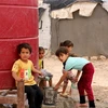Trẻ em tại trại tị nạn al-Hol ở Hasakah, Syria, ngày 28/5/2023. Ảnh: THX/TTXVN