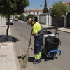 Công nhân môi trường làm việc dưới trời nắng nóng tại Ronda, Tây Ban Nha ngày 15/7/2023. (Ảnh: AFP/TTXVN)