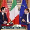 Chủ tịch nước Võ Văn Thưởng gặp Chủ tịch Thượng viện Italy Ignazio La Russa. (Ảnh: Thống Nhất/TTXVN)