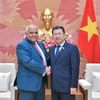 Chủ nhiệm Ủy ban Đối ngoại Vũ Hải Hà và Đại sứ Cuba tại Việt Nam Orlando Nicolás Hernández Guillén. (Nguồn: Cổng Thông tin Điện tử Quốc hội)