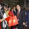 Chủ tịch Quốc hội Vương Đình Huệ gặp gỡ cán bộ, nhân viên Đại sứ quán và đại diện cộng đồng người Việt Nam tại Iran.(Ảnh: Doãn Tấn/TTXVN)