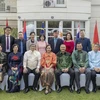 Đại sứ, đại biện các nước thành viên ASEAN có cơ quan đại diện tại Budapest và Đại sứ quán Việt Nam tại Budapest chụp ảnh lưu niệm. (Ảnh: TTXVN phát)