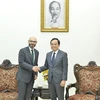 Phó Thủ tướng Trần Lưu Quang tiếp ông Marcin Czepelak, Tổng Thư ký Tòa Trọng tài thường trực (PCA). (Ảnh: Minh Đức/TTXVN)