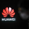 Biểu tượng Huawei tại một hội nghị ở Thượng Hải, Trung Quốc ngày 23/9/2020. (Ảnh: AFP/TTXVN)