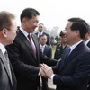 Chủ tịch nước Võ Văn Thưởng và Tổng thống Mông Cổ Ukhnaagiin Khurelsukh đến thăm Bộ Tư lệnh Cảnh sát cơ động. (Ảnh: Thống Nhất/TTXVN)