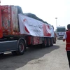 Đoàn xe chở hàng cứu trợ tới Dải Gaza ngày 22/10/2023. (Ảnh: AFP/TTXVN)