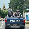 Cảnh sát tuần tra trên đường phố tại Yangon, Myanmar, ngày 19/7/2023. (Ảnh: AFP/TTXVN)