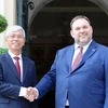 Phó Chủ tịch Ủy ban Nhân dân Thành phố Hồ Chí Minh Võ Văn Hoan với Thứ trưởng Bộ Ngoại giao Cộng hòa Belarus Evgeny Shestakov. (Ảnh: Thanh Vũ/TTXVN)