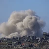 Khói bốc lên sau cuộc không kích của Israel xuống Dải Gaza ngày 16/12/2023. (Ảnh: AFP/TTXVN)