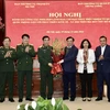 Lãnh đạo thành phố Hà Nội tặng hoa chúc mừng lãnh đạo Bộ Quốc phòng nhân 79 năm Ngày thành lập Quân đội Nhân dân Việt Nam (Ảnh: TTXVN phát)