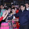 Thủ tướng Phạm Minh Chính với nhân dân các dân tộc tỉnh Cao Bằng. (Ảnh: Dương Giang/TTXVN