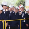 Thủ tướng Phạm Minh Chính thăm Phân xưởng luyện thép của Nhà máy Gang thép Cao Bằng. (Ảnh: Dương Giang/TTXVN)