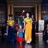 Trình diễn các mẫu áo dài tại Tuần lễ thời trang áo dài ở Fukuoka. (Ảnh: Phạm Tuân-Xuân Giao/Vietnam+)