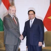 Thủ tướng Phạm Minh Chính tiếp Chủ tịch Hội Hữu nghị Hungary-Việt Nam Laszlo Botz. (Ảnh: Dương Giang/TTXVN)