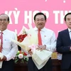 Ông Trịnh Minh Hoàng (đứng giữa). (Nguồn: Báo Điện tử Chính phủ)