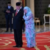 Tiểu vương Sultan Ibrahim Sultan Iskandar (trái) của bang Johor sau khi được bầu chọn làm Quốc vương tiếp theo của Malaysia tại Kuala Lumpur ngày 27/10/2023. (Ảnh: AFP/TTXVN)