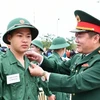 Lễ giao nhận quân ở Quảng Bình diễn ra trang trọng, nhanh gọn, tiết kiệm, an toàn, đúng quy định. (Ảnh: TTXVN phát)