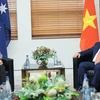 Thủ tướng Phạm Minh Chính tiếp Chủ tịch Nhóm Nghị sỹ hữu nghị Australia-Việt Nam Sharon Clayton. (Ảnh: Dương Giang-TTXVN)