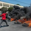 Người biểu tình gây bạo loạn trên đường phố tại Port-au-Prince, Haiti, ngày 12/3/2024. (Ảnh: AFP/TTXVN)