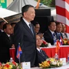 Đại tướng Tô Lâm, Bộ trưởng Bộ Công an Việt Nam (đứng giữa) nghe báo cáo kết quả diễn tập. (Ảnh: Quốc Dũng/TTXVN)