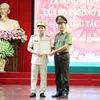 Thượng tướng Trần Quốc Tỏ, Thứ trưởng Bộ Công an trao quyết định bổ nhiệm Giám đốc Công an tỉnh Nam Định. (Ảnh: Thái Thuần/TTXVN)