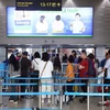 Hành khách xếp hàng đợi vào khu vực kiểm tra an ninh tại sảnh E, sân bay quốc tế Nội Bài. (Ảnh minh họa: Huy Hùng/TTXVN)