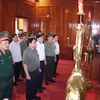 Thủ tướng Phạm Minh Chính và đoàn công tác tưởng niệm Đại tướng Võ Nguyên Giáp. (Ảnh: Dương Giang/TTXVN)