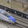 Tàu cao tốc shinkansen bị dừng trên đường ray do mất điện ở Saitama, gần Tokyo, Nhật Bản ngày 23/1/2024. (Ảnh: Kyodo/TTXVN)