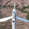Cánh quạt của trụ điện gió Nhà máy Điện gió Ià Le 1 của Công ty Cổ phần đầu tư phát triển Điện gió Cao Nguyên 1 bị gãy gập. (Ảnh: Hoài Nam/TTXVN)