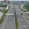 Cao tốc Pháp Vân-Cầu Giẽ hướng vào trung tâm Thủ đô, các phương tiện di chuyển thuận lợi trong chiều 1/5. (Ảnh: Phạm Kiên/TTXVN)