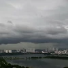 Mây đen tại Hà Nội báo hiệu trời sắp mưa. (Nguồn: Vietnam+)