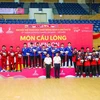 Ban Tổ chức trao huy chương cho các đội cầu lông đoạt giải ở nội dung đồng đội nam. (Ảnh: Trần Lê Lâm/TTXVN)