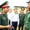 Thượng tướng Trịnh Văn Quyết động viên các chiến sĩ tại Lễ tuyên thệ. (Ảnh: Hồng Pha/TTXVN phát)