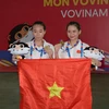 Vận động viên Đặng Thị Hồng Nguyên và Lý Thanh Vân đoạt Huy chương Vàng ở nội dung đối kháng. (Ảnh: Văn Dũng/TTXVN)