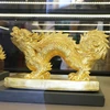 Tác phẩm rồng trưng bày tại triển lãm đa số lấy từ hình tượng rồng được đúc trên ấn của triều Nguyễn. (Ảnh: Tường Vi/TTXVN)