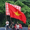 Cổ động viên đến sân Mỹ Đình cổ vũ trận Việt Nam-Philippines