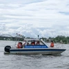 Lãnh đạo thành phố Cần Thơ đi canô khảo sát tuyến đường thủy trên sông Cần Thơ, khu vực quận Ninh Kiều. (Ảnh: Thanh Liêm/TTXVN)