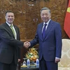 Chủ tịch nước Tô Lâm tiếp Đại sứ Australia tại Việt Nam Andrew Goledzinowski. (Ảnh: Nhan Sáng/TTXVN)