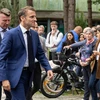 Tổng thống Pháp Emmanuel Macron rời điểm bầu cử Quốc hội ở Le Touquet ngày 30/6/2024. (Ảnh: THX/TTXVN)