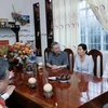 Chủ tịch nước Tô Lâm thăm gia đình Trung tướng Sơn Cang, Anh hùng Lưc lượng Vũ trang tại khóm 4, thị trấn Châu Thành. (Ảnh: Nhan Sáng/TTXVN)