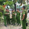Lực lượng chức năng đến hiện trường vụ nổ nồi hơi ở Thái Nguyên. (Ảnh: TTXVN phát)
