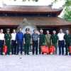 Thủ tướng Phạm Minh Chính tặng quà động viên thương, bệnh binh, gia đình liệt sỹ huyện Đại Từ. (Ảnh: Dương Giang/TTXVN)
