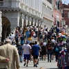 Du khách tham quan Venice, Italy. (Nguồn: AFP/TTXVN)