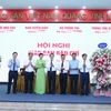 Phó Thủ tướng Trần Hồng Hà tặng hoa chúc mừng 4 cơ quan: Thông tấn xã Việt Nam, Đài Tiếng nói Việt Nam, Đài Truyền hình Việt Nam và ngành Thông tin và Truyền thông nhân dịp kỷ niệm ngày thành lập. (Ảnh: Phương Hoa/TTXVN)