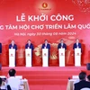 Thủ tướng Phạm Minh Chính và các đại biểu thực hiện nghi thức khởi công Trung tâm Hội chợ triển lãm quốc gia. (Ảnh: Dương Giang/TTXVN)