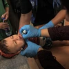 Em nhỏ uống vaccine phòng bại liệt tại Deir al-Balah, Dải Gaza, ngày 1/9/2024. (Ảnh: THX/TTXVN)