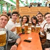 Ngày 21/9/2024, Lễ hội bia Đức (Oktoberfest), lễ hội bia lớn nhất thế giới, đã khai mạc tại thành phố Munich trong điều kiện an ninh được thắt chặt sau nhiều vụ tấn công được cho là do các phần tử thánh chiến thực hiện tại Đức. (Ảnh: THX/TTXVN)