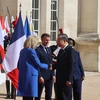 Tổng thống Cộng hòa Pháp Emmanuel Macron và Tổng Thư ký Pháp ngữ Louise Mushikiwabo đón Tổng Bí thư, Chủ tịch nước Tô Lâm. (Ảnh: Trí Dũng/TTXVN)